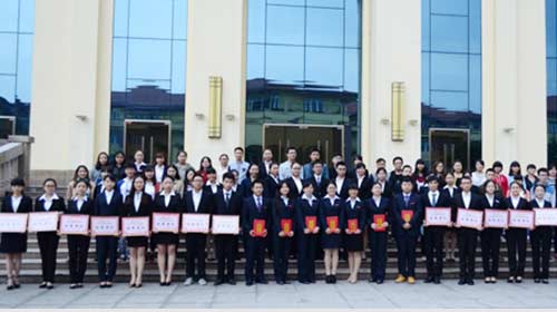 強(qiáng)大專(zhuān)家陣營(yíng)，提供最新產(chǎn)品及科學(xué)施肥方案